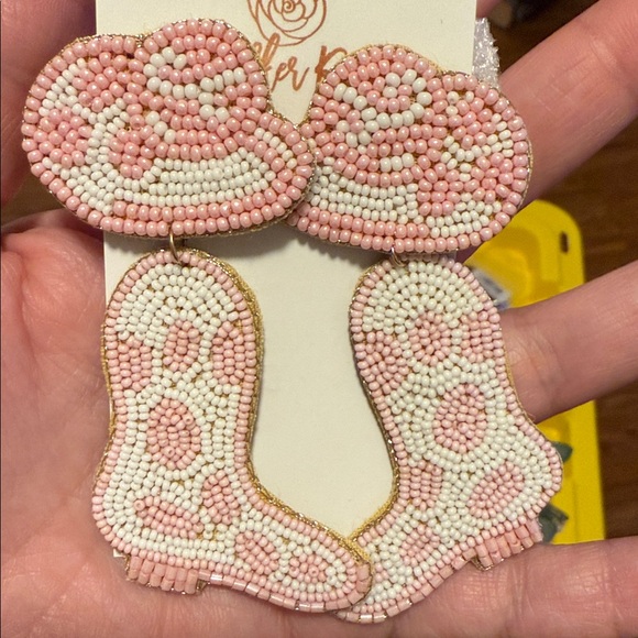 🆕🌿🩷WALKER ROSE: Kick Up Your Heels Seed Bead Earrings - Picture 2 of 7